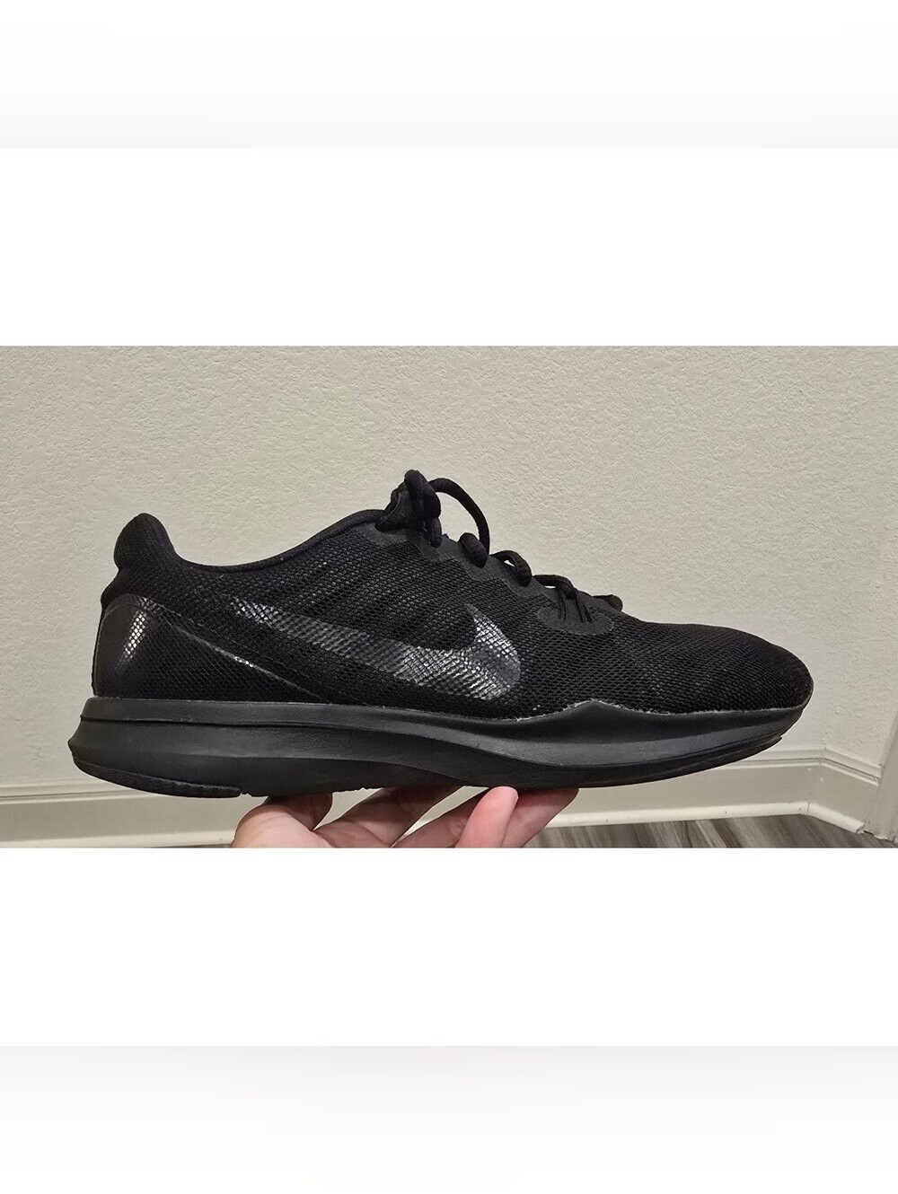 Nike Women’s Black Knit Running Shoes Size 8.5 Reflective Swoosh Sneakers